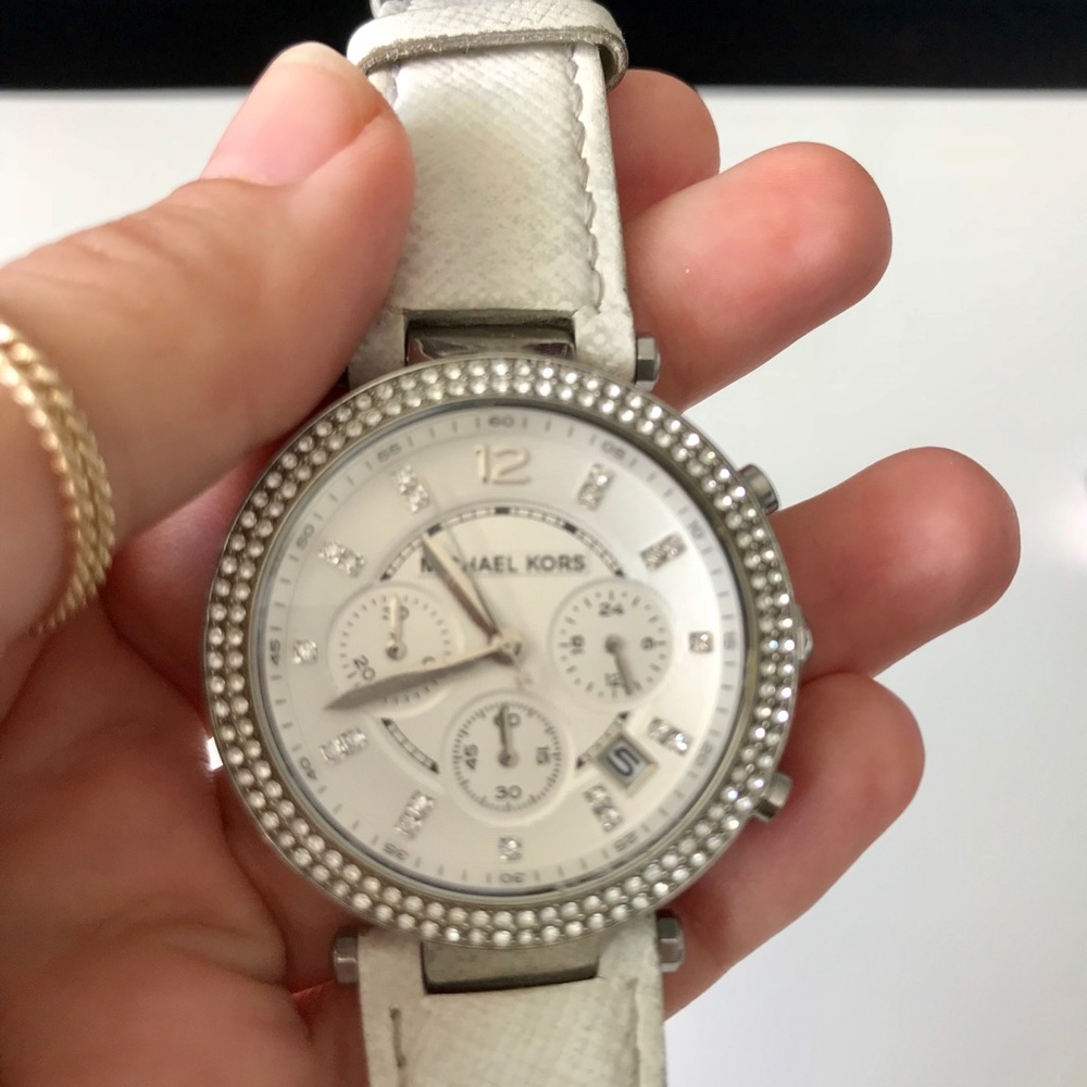 🌟sale⚡️Michael Kors MK2277 white leather watch.